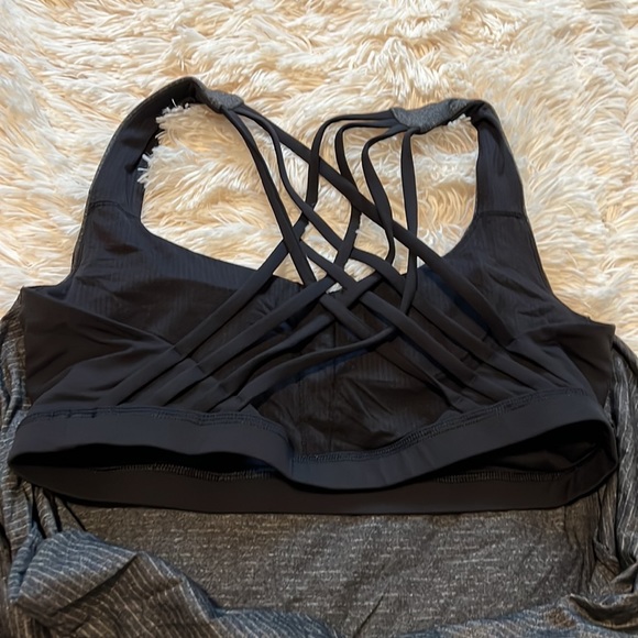 Lululemon work out top size 10 w/ build in bra & removable cup inserts - stripe - Picture 9 of 16